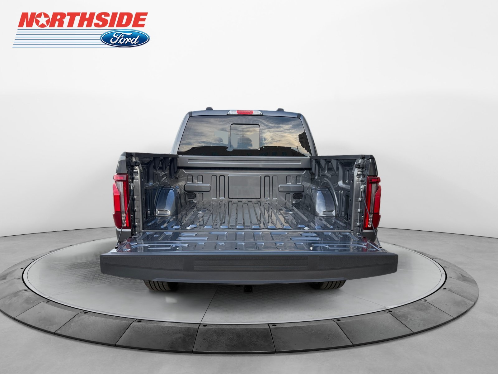 New 2026 Carbonized Gray Metallic Ford LARIAT image 19