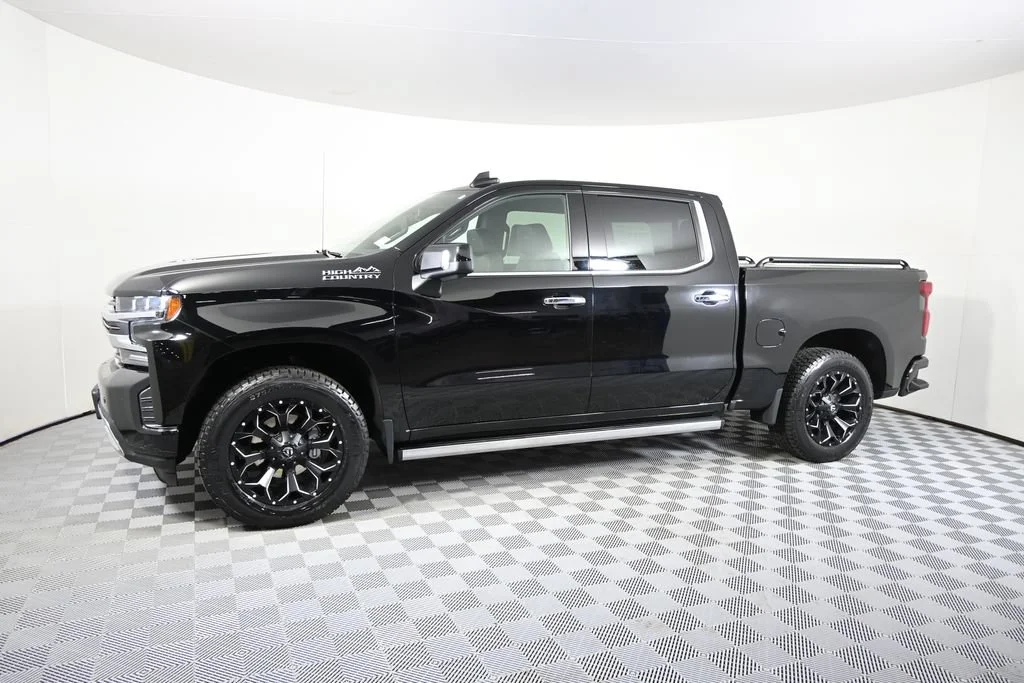 Used 2021 Chevrolet Silverado 1500 High Country with VIN 1GCUYHEL1MZ275342 for sale in Forest Lake, Minnesota