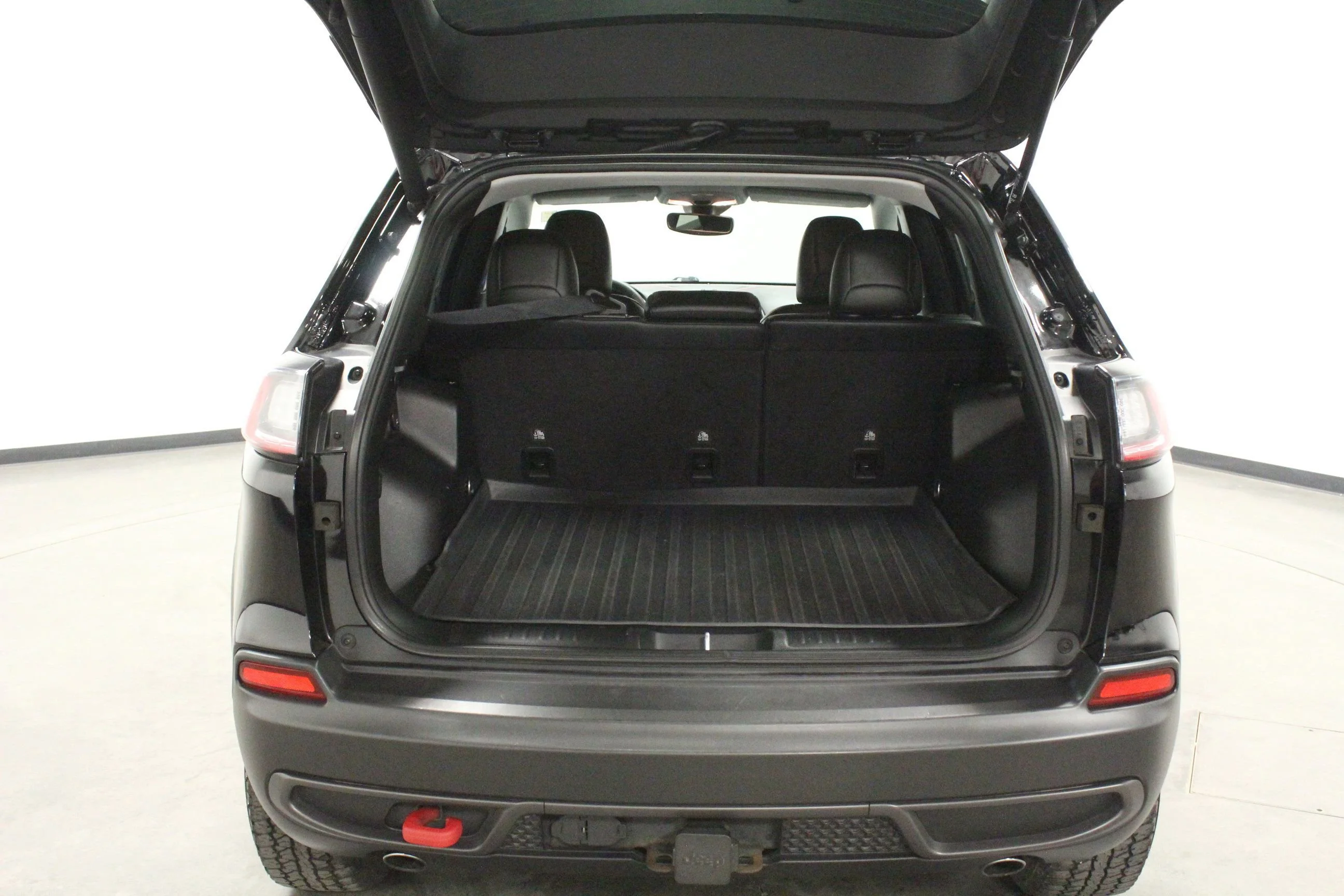 Used 2022 Diamond Black Crystal Pearlcoat Jeep Trailhawk image 13