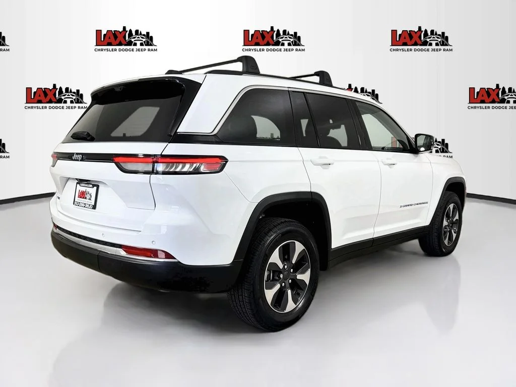 Used 2022 White Jeep 4xe image 7