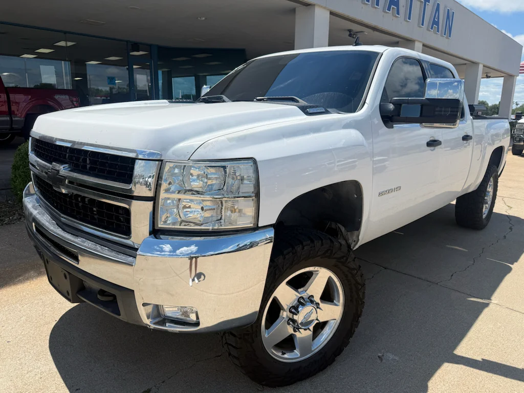 Used 2007 White Chevrolet  image 9