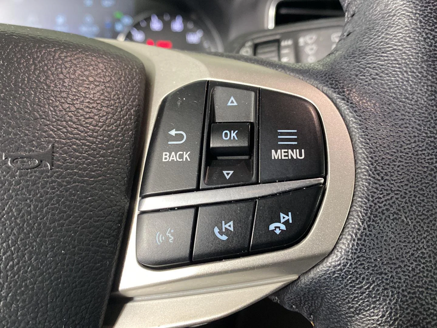 Used 2023 Star White Metallic Tri-Coat Ford XLT image 11