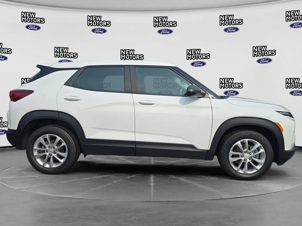 Used 2024 Summit White Chevrolet LS image 15