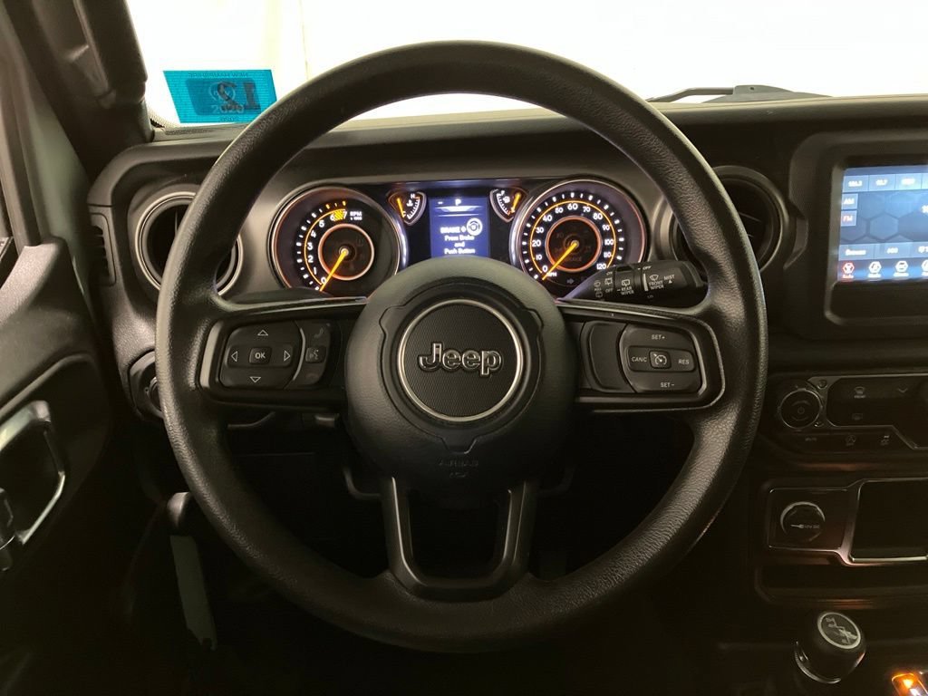 Used 2023 Earl Clearcoat Jeep Sport image 4