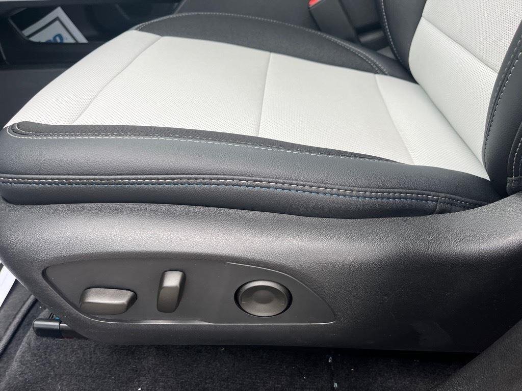 2025 Chevrolet Equinox EV LT - Photo 26