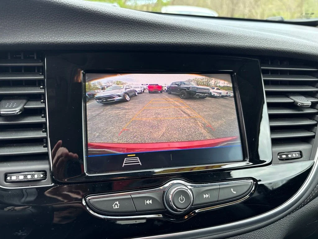 Used 2022 Red Buick Preferred image 27