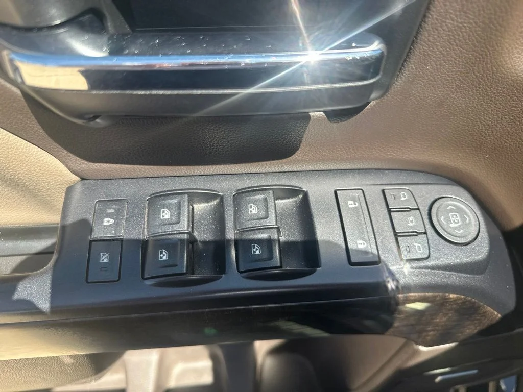 Used 2015 Gray GMC Denali image 9