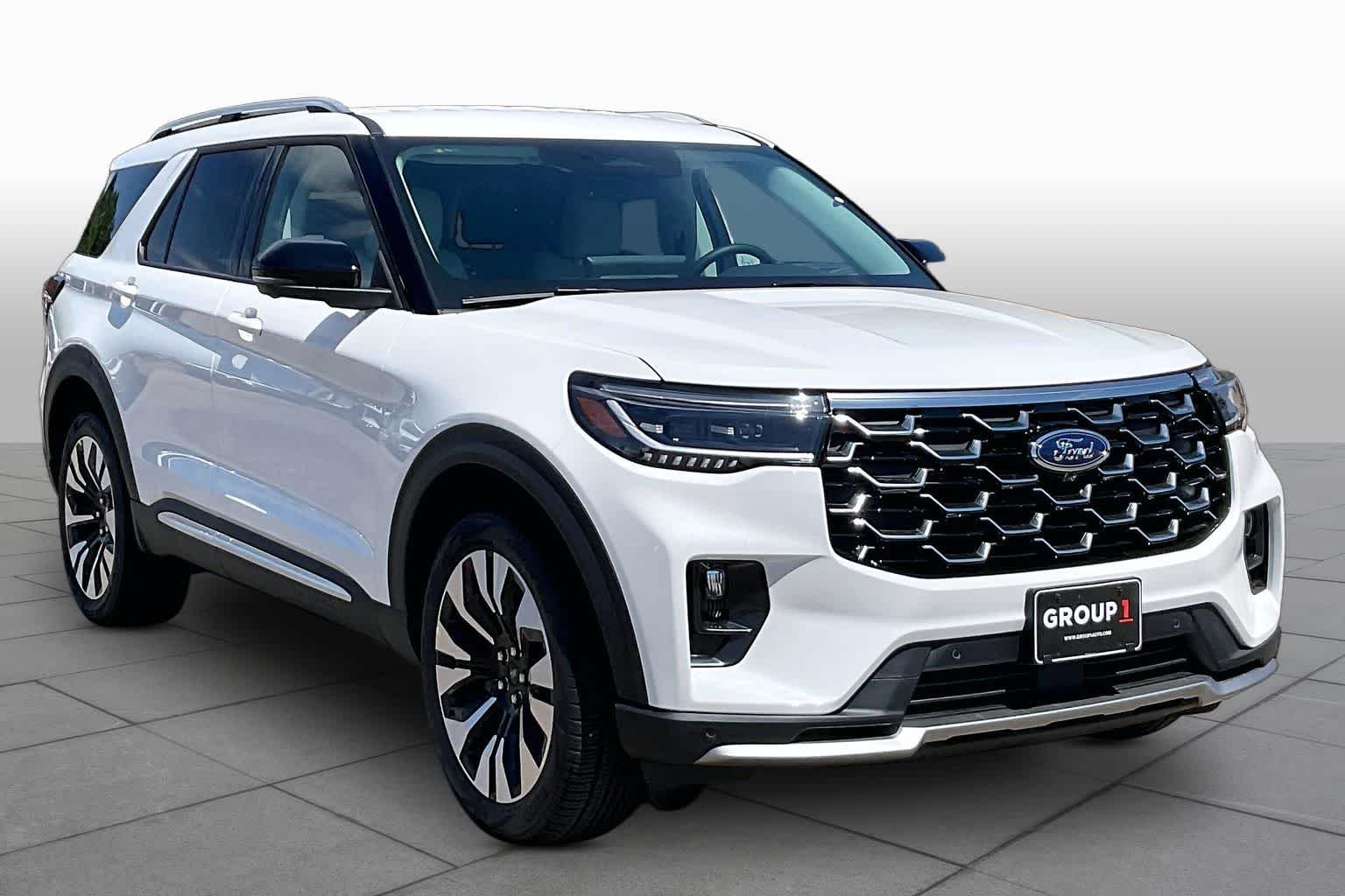 New 2026 Star White Metallic Tri-Coat Ford Platinum™ image 2