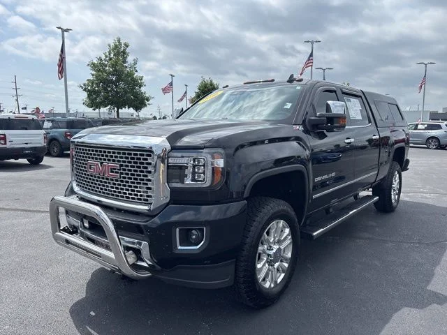 Used 2016 Onyx Black GMC Denali image 4