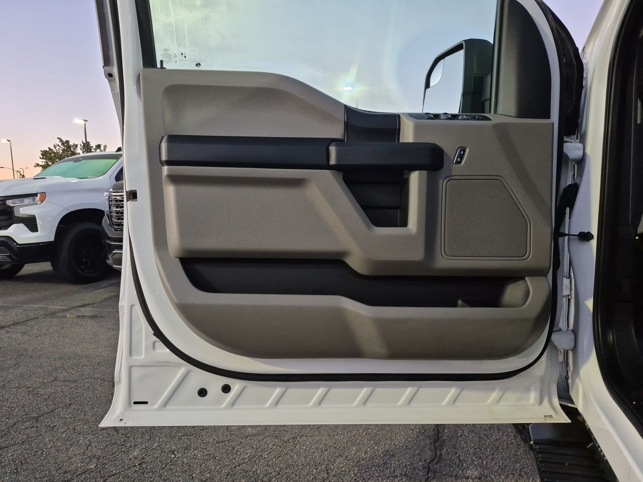 Used 2019 Oxford White Ford XL image 12