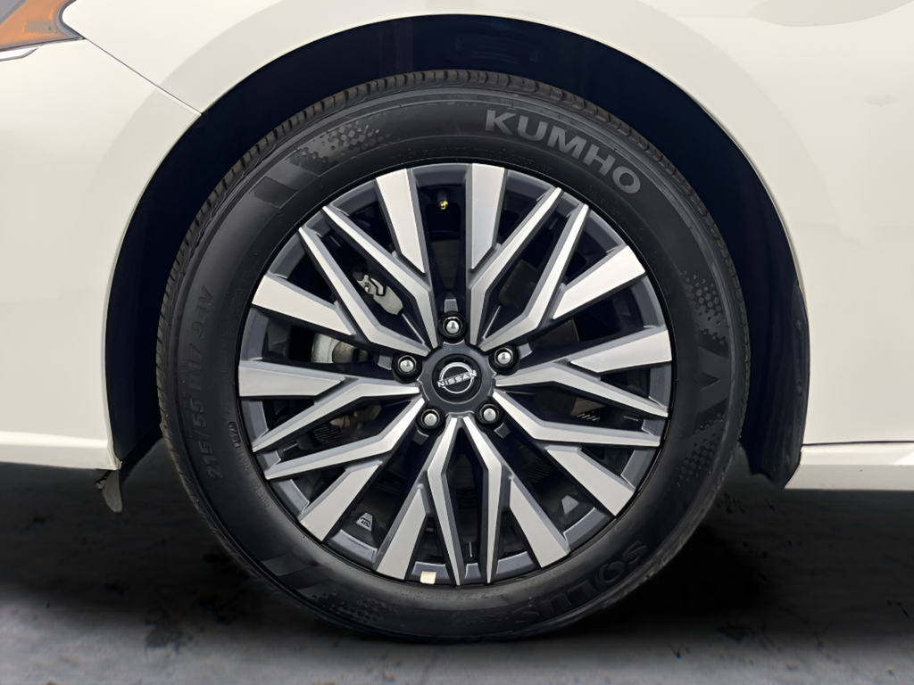 Used 2025 Glacier White Nissan 2.5 SV image 19