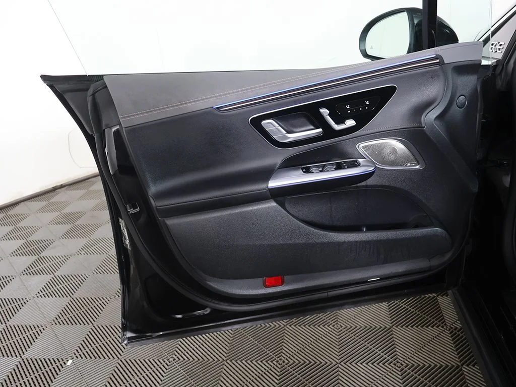 Used 2023 Black Mercedes-Benz 500 Sedan image 23