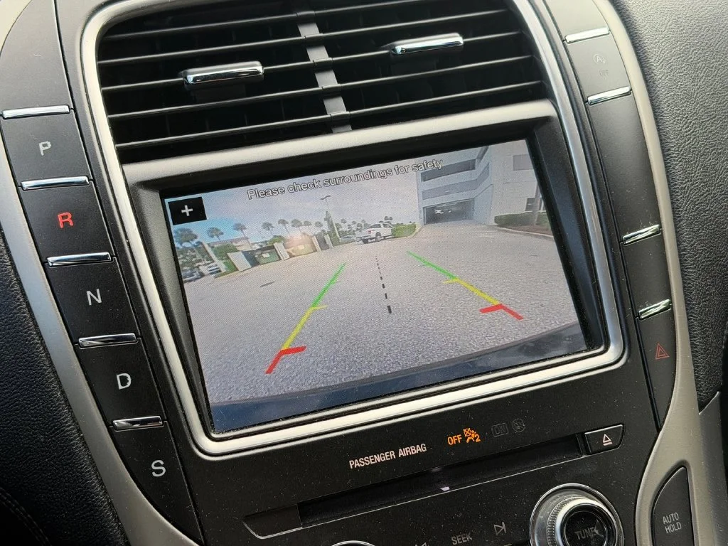 Used 2019 Black Lincoln Select image 12