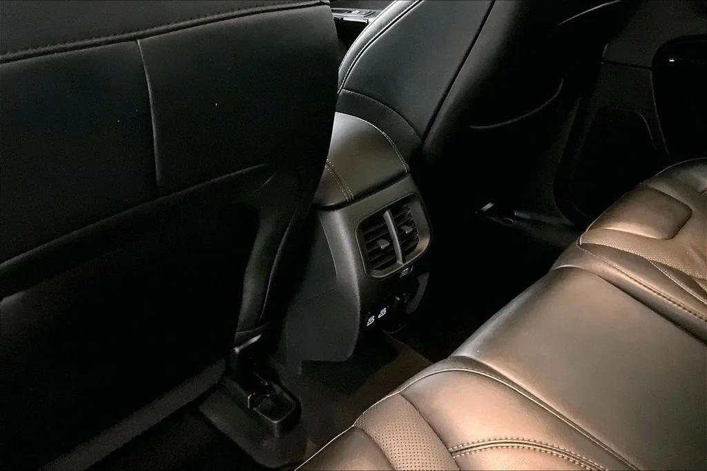 Used 2023 Black Jeep Altitude image 10