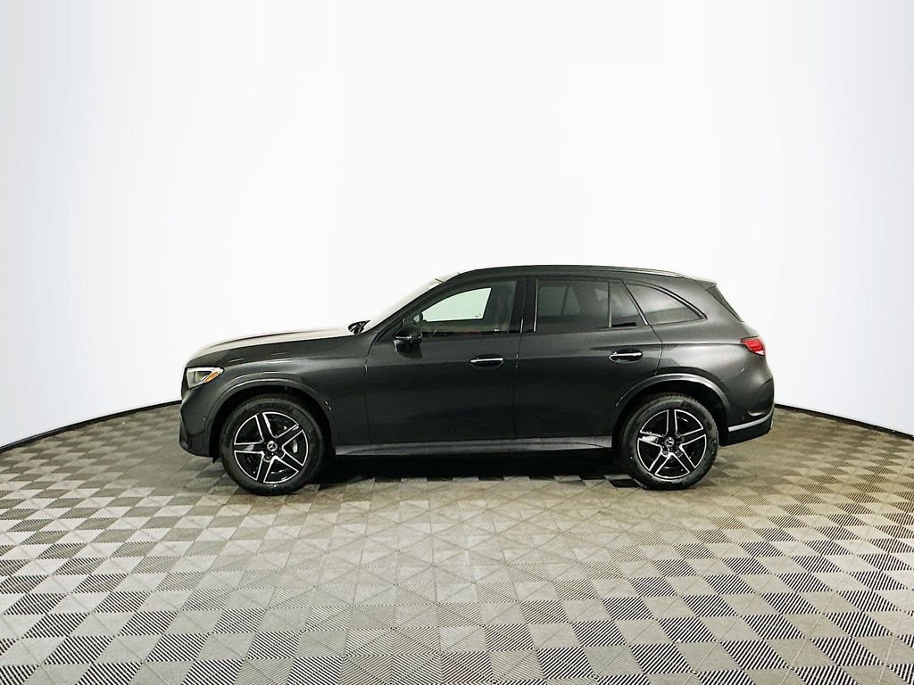 Used 2026 Graphite Grey Metallic Mercedes-Benz GLC 300 image 3