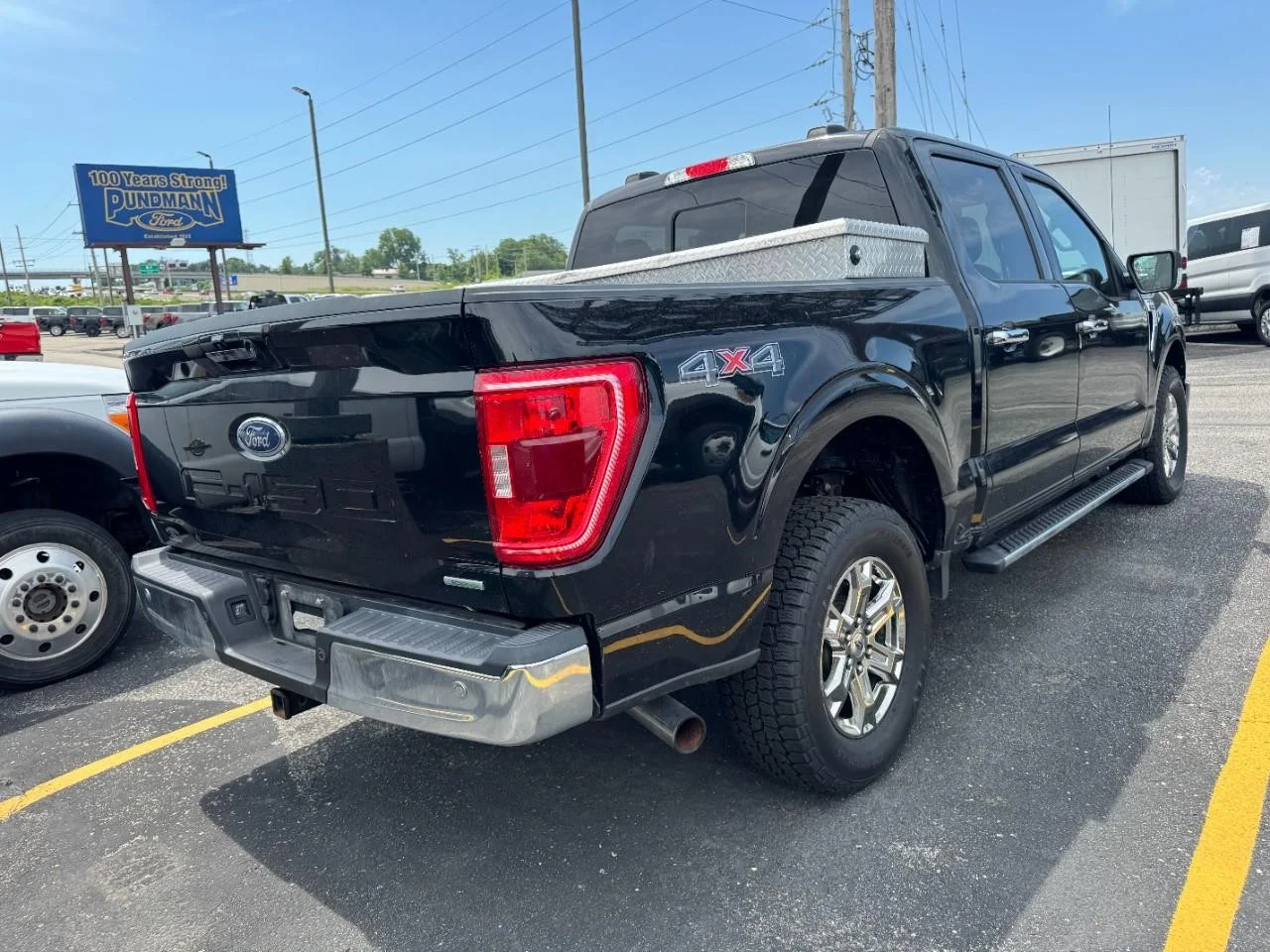 Used 2021 Agate Black Metallic Ford XLT 4WD SuperCrew 5.5' Box image 10