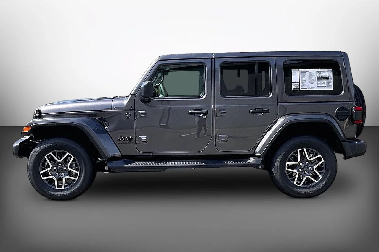 New 2026 Granite Crystal Metallic Clear-Coat Exterior Paint Jeep Sahara image 5