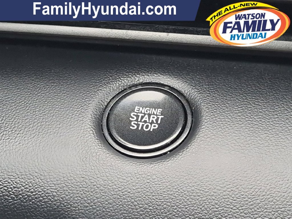 2025 Hyundai Elantra SEL - Photo 17