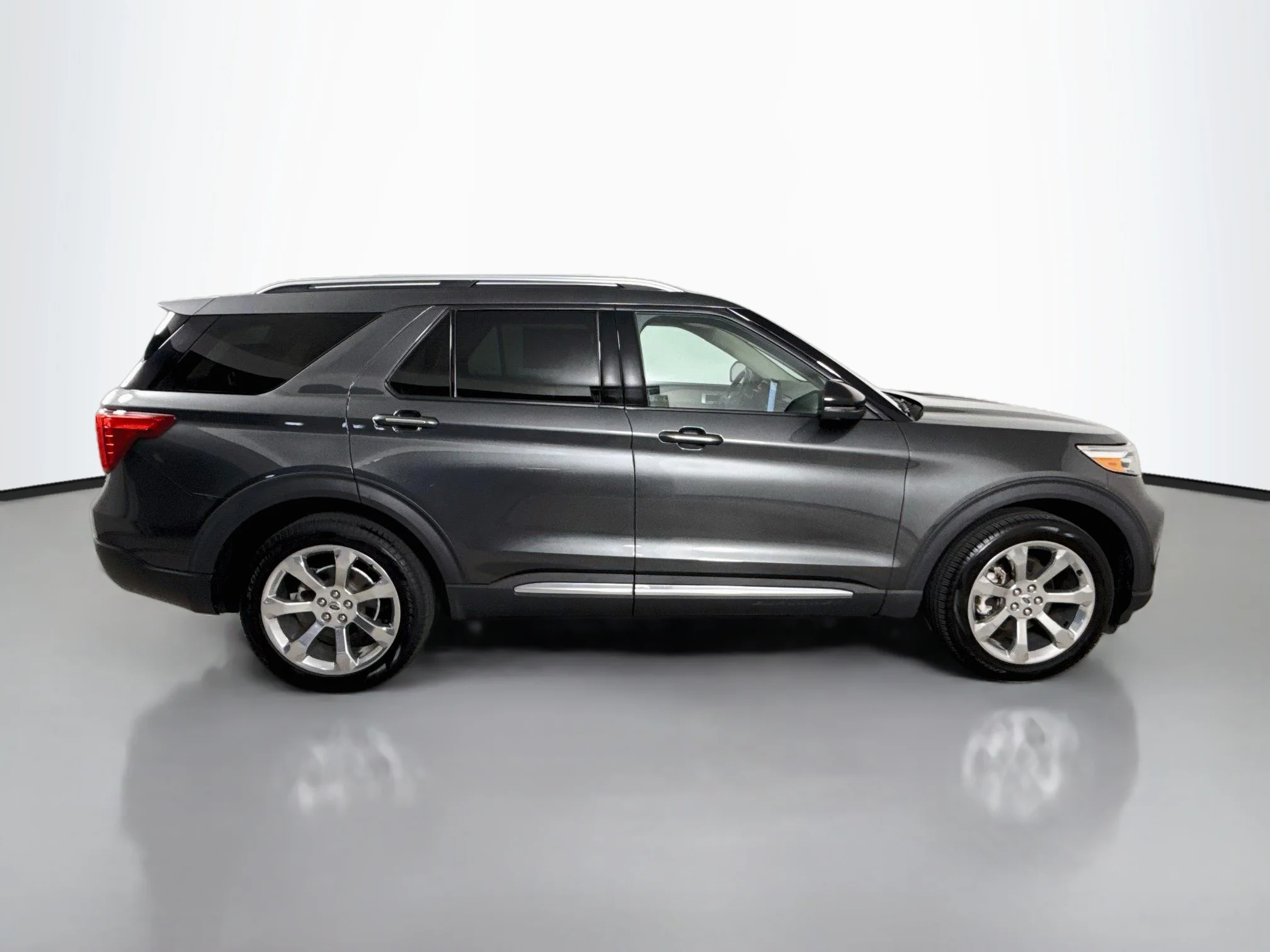 Used 2020 Magnetic Metallic Ford Platinum image 8