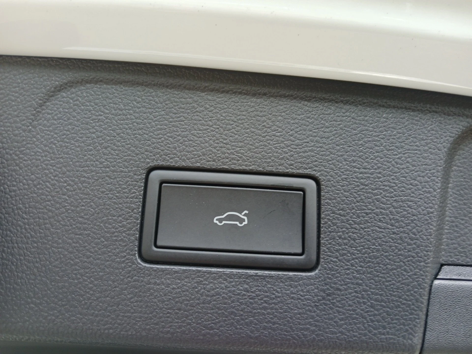New 2026 Opal White Pearl Volkswagen 2.0T SEL Premium R-Line image 25