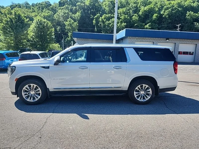 Used 2022 White GMC SLT image 4