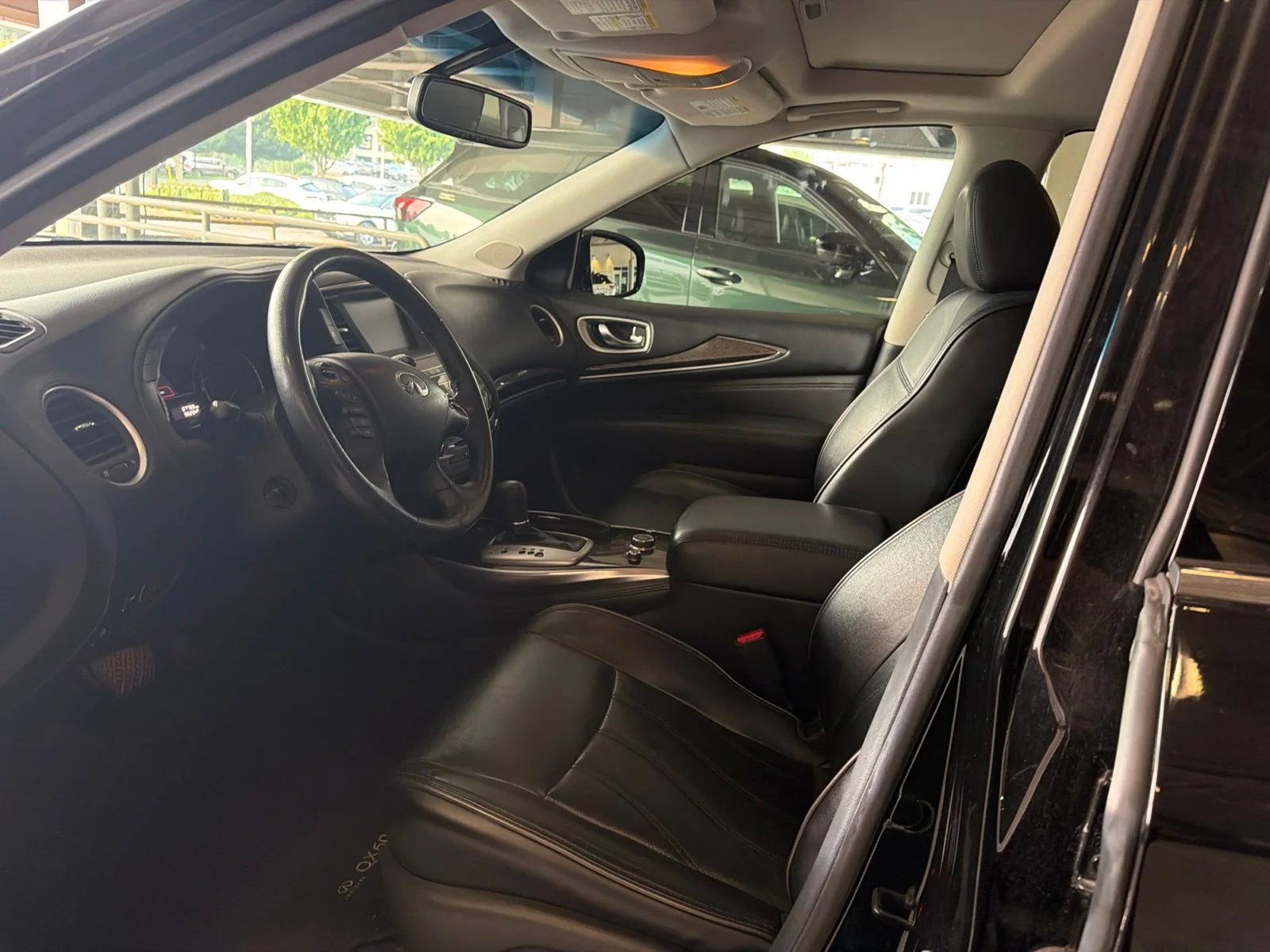 Used 2014 Black INFINITI Base image 12