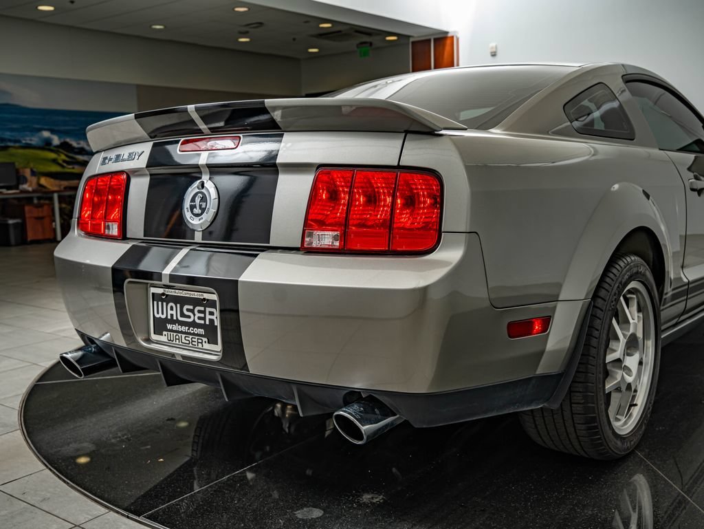 Used 2009 Vapor Silver Clearcoat Metallic Ford Shelby GT500 image 17