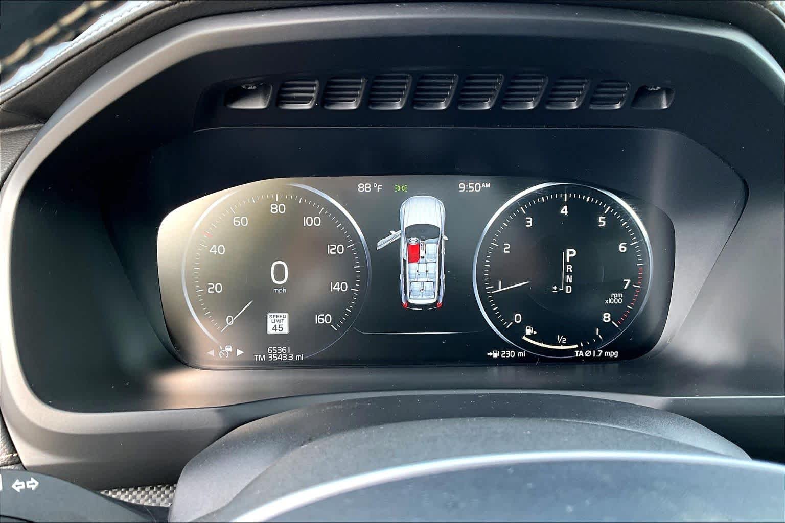 Used 2019 Onyx Black Metallic Volvo R-Design image 26