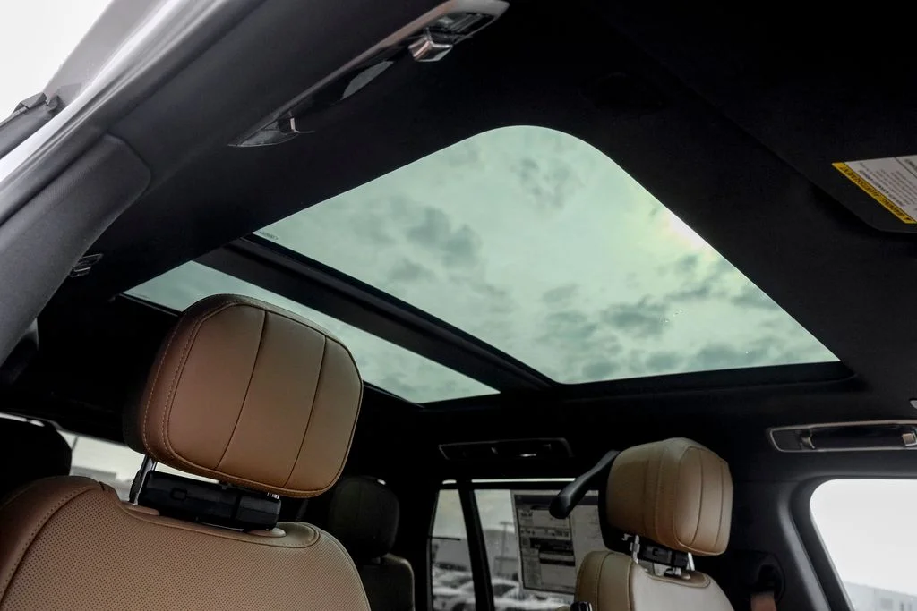 New 2026 Fuji White Land Rover SE image 23
