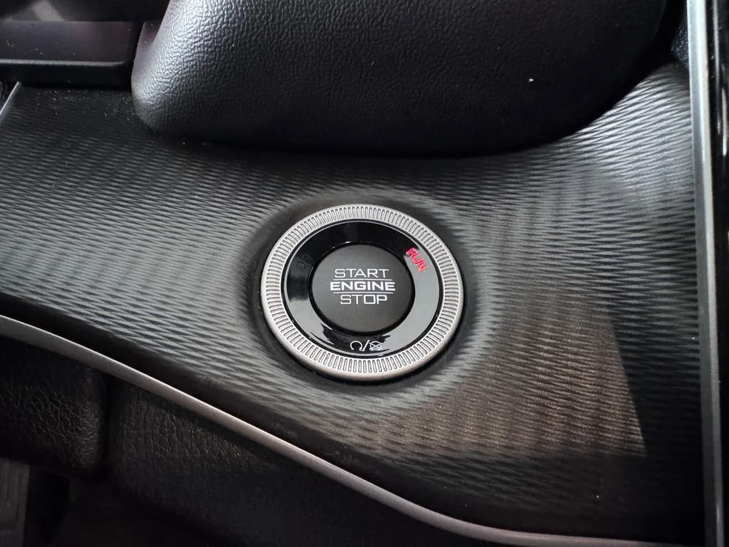 Used 2023 Diamond Black Cry Jeep Altitude image 23
