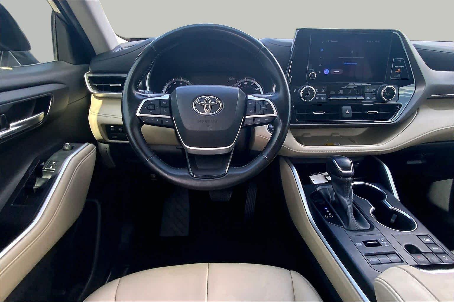 Pre-Owned 2023 Toyota Highlander XLE