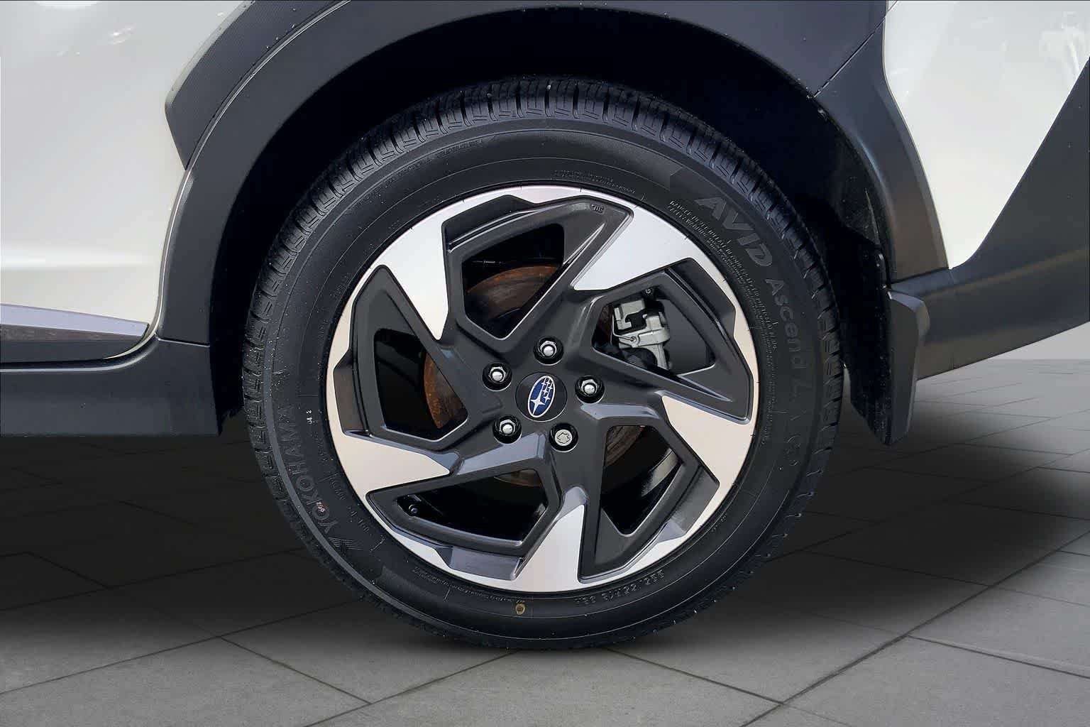 Used 2024 Crystal White Pearl Subaru Limited image 11