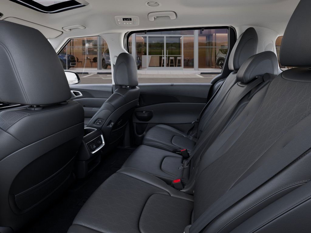 2025 Kia Carnival SX - Photo 18