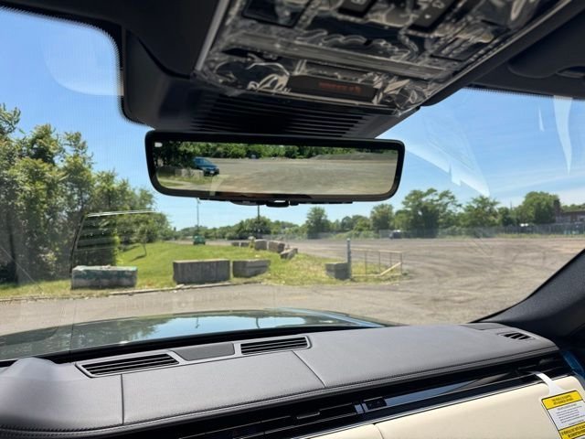 New 2026 Belgravia Green LAND ROVER SE image 18