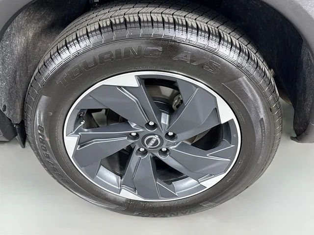 Used 2025 Gray Nissan SV image 29
