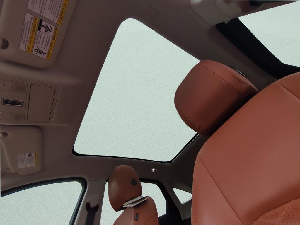 Used 2020  Jaguar SE image 18