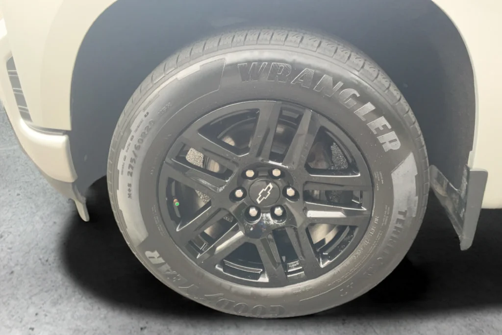 Used 2022 SILVER ICE METALLIC Chevrolet Custom image 25
