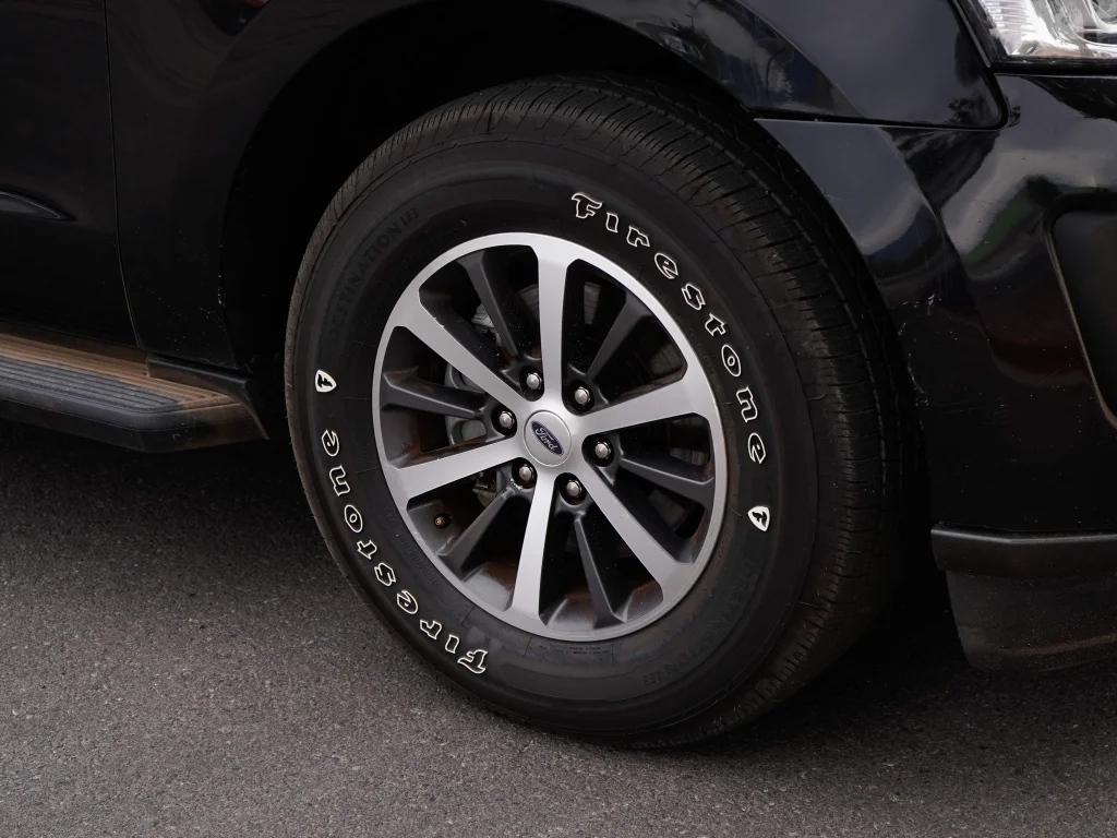 Used 2019 Agate Black Metallic Ford XLT image 10