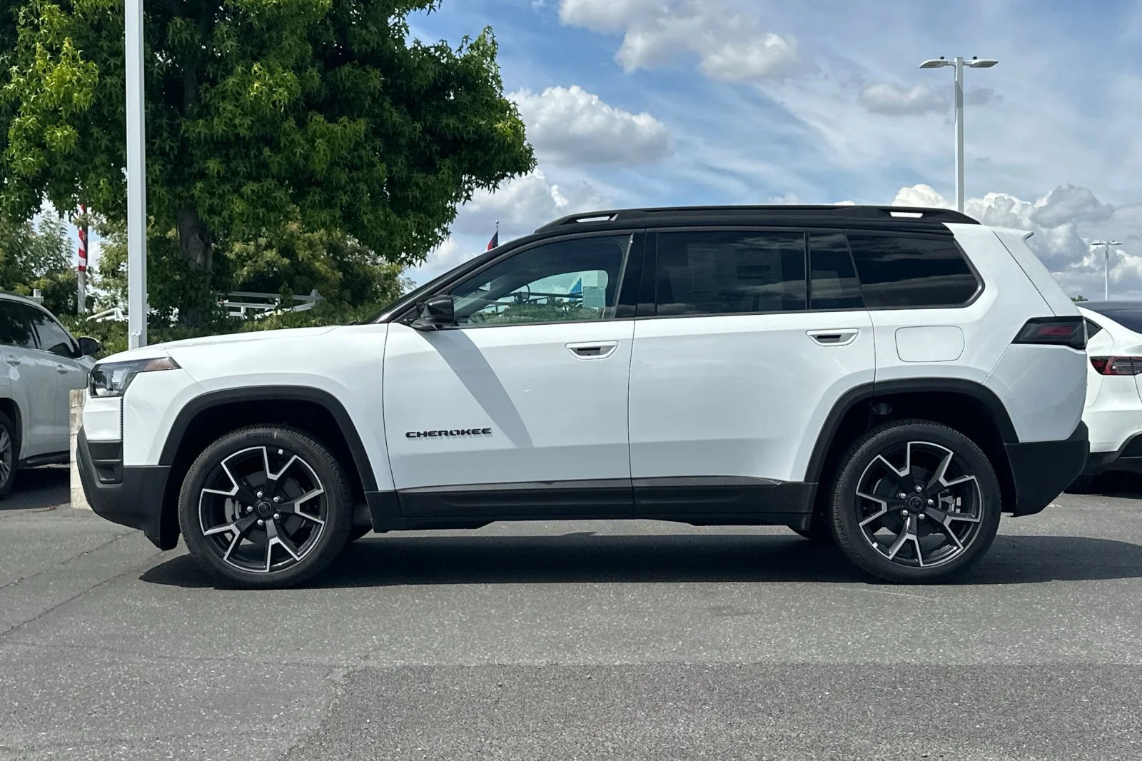 New 2026 Bright White Clear-Coat Exterior Paint Jeep Overland image 7