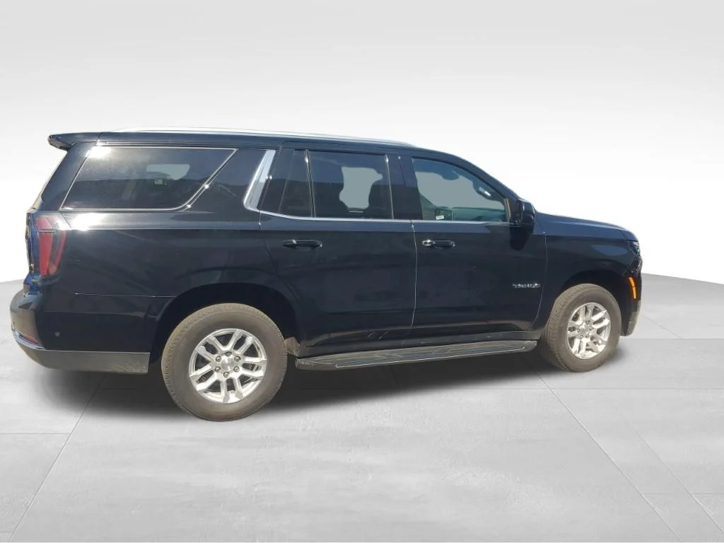 Used 2025 Black Chevrolet LT image 7