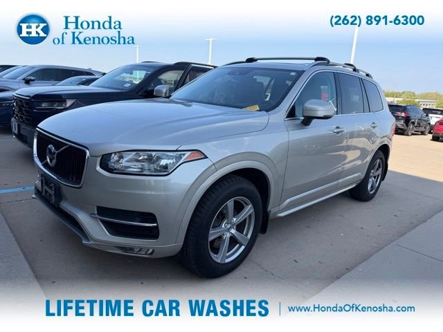2016 Volvo XC90 T5 AWD Momentum's photo