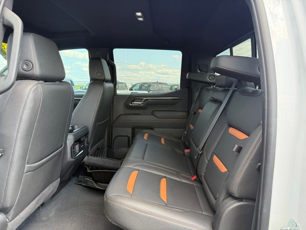 Used 2022 White GMC AT4 image 11