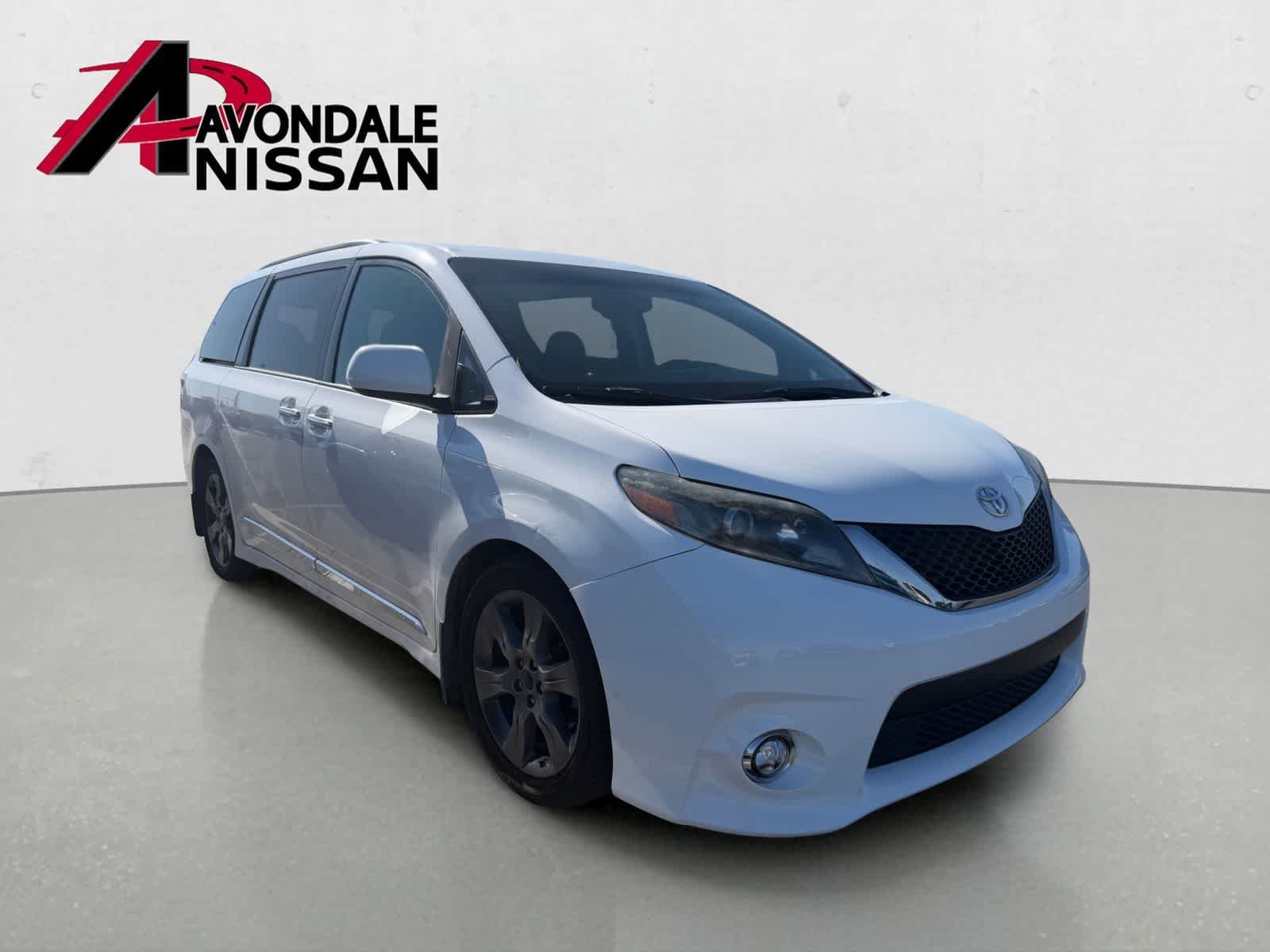 Used 2015 Super White Toyota SE Premium image 6