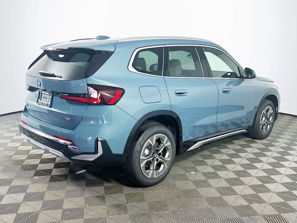 Used 2026 Green Metallic BMW xDrive28i image 5