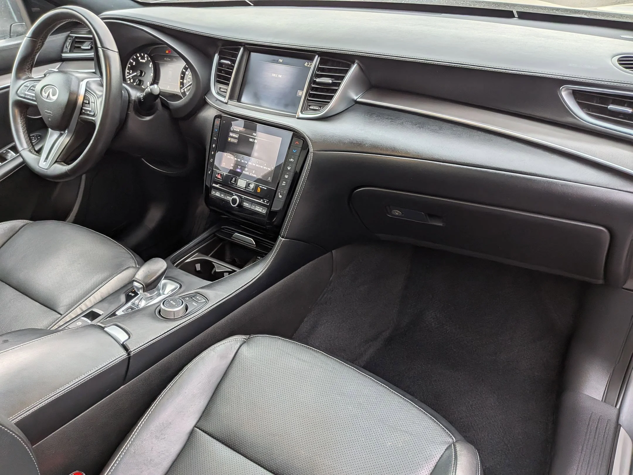 Used 2022 Graphite Shadow INFINITI LUXE image 27