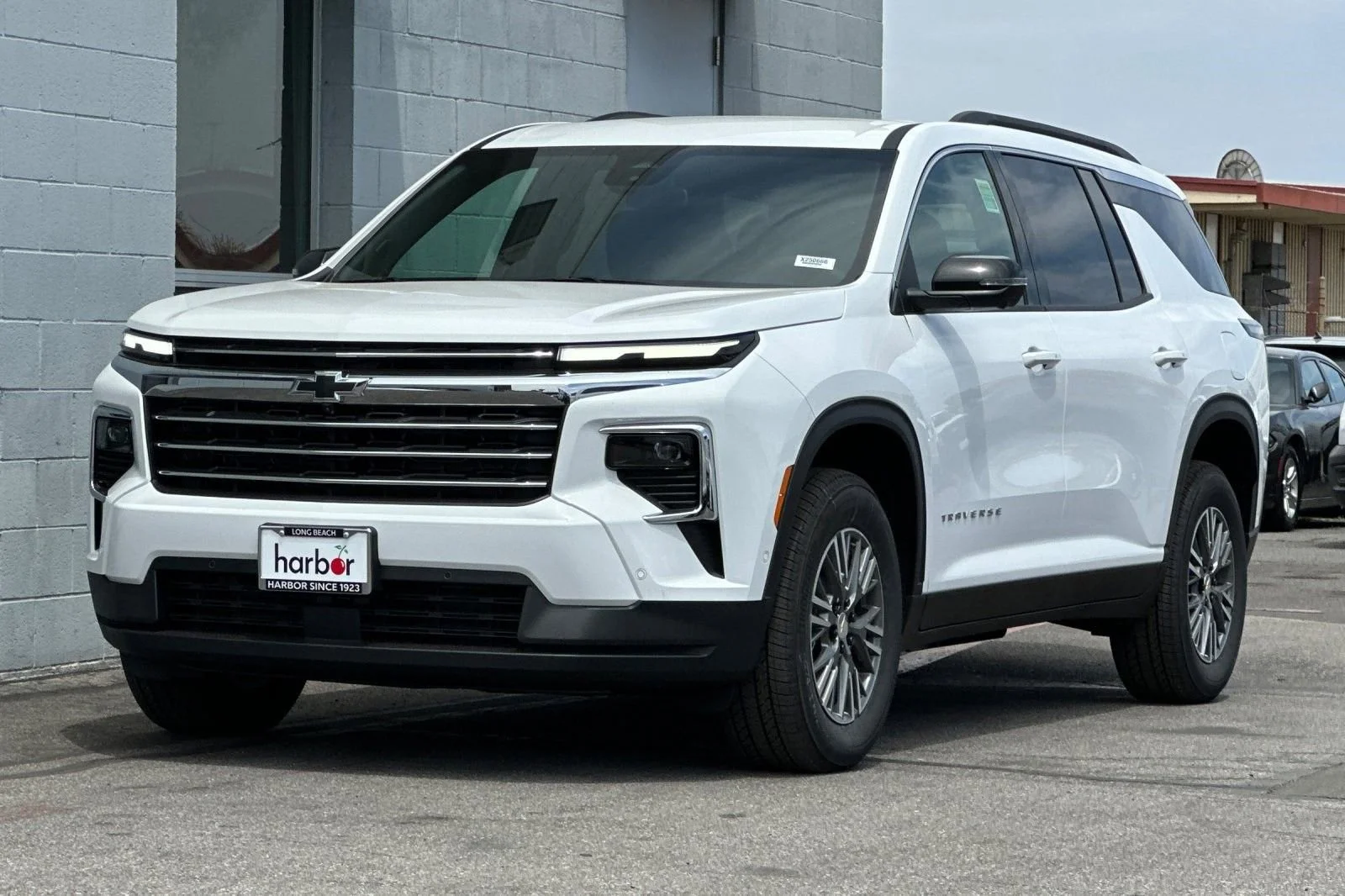 2025 Chevrolet Traverse LT - Photo 8