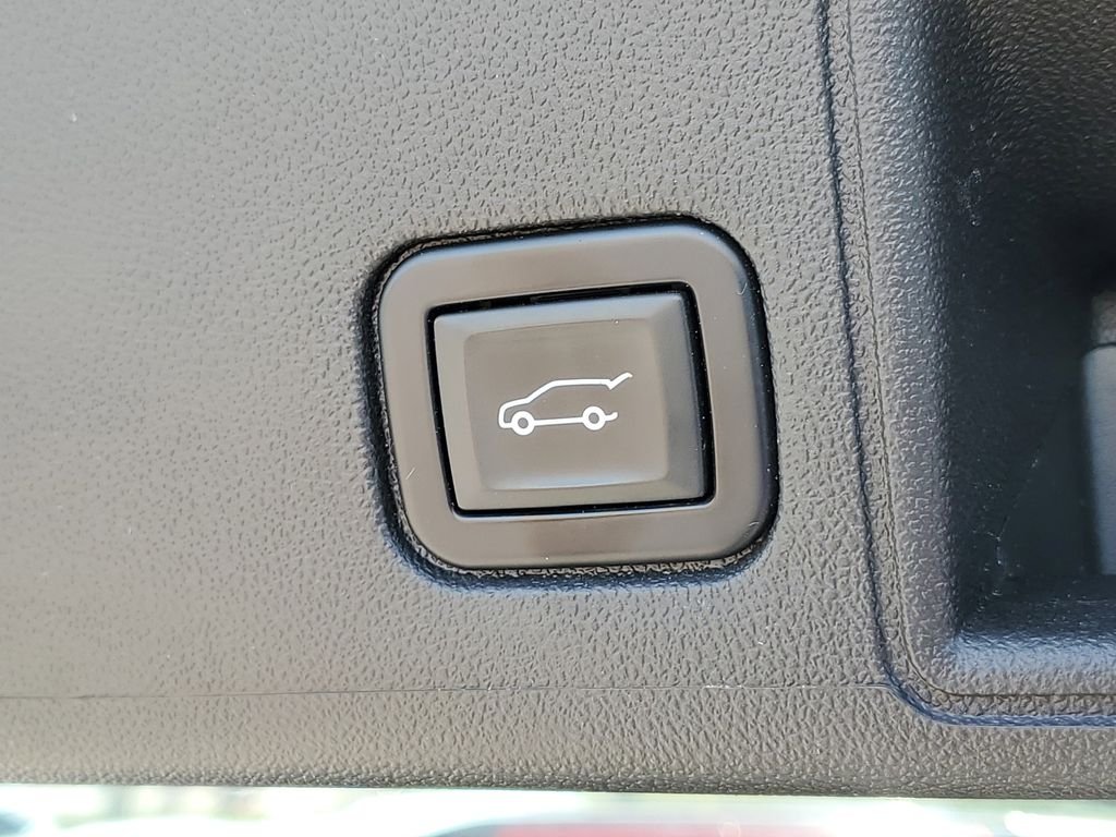 Used 2021 White GMC SLE image 10