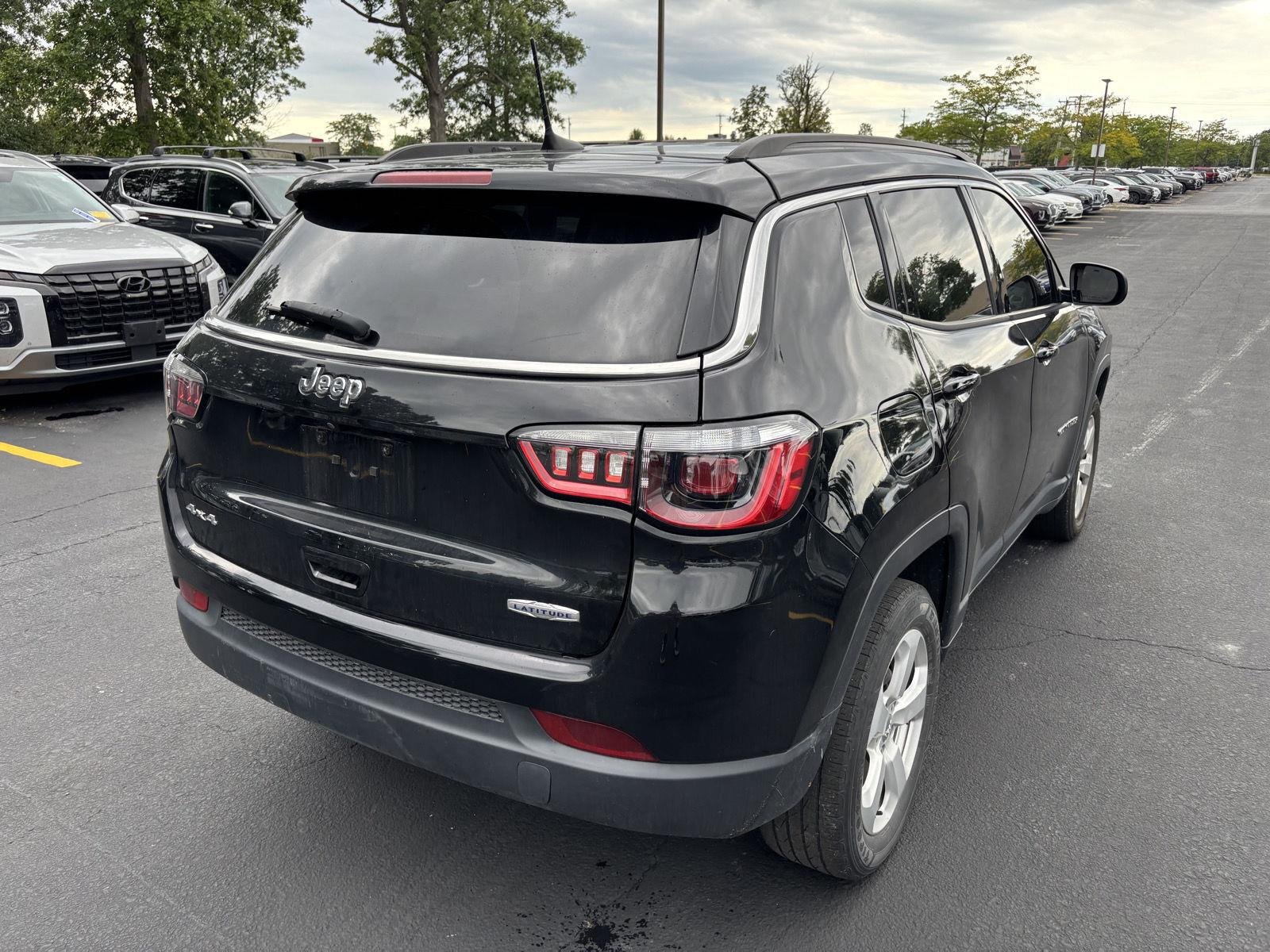 Used 2021 Diamond Black Crystal Pearlcoat Jeep Latitude image 6