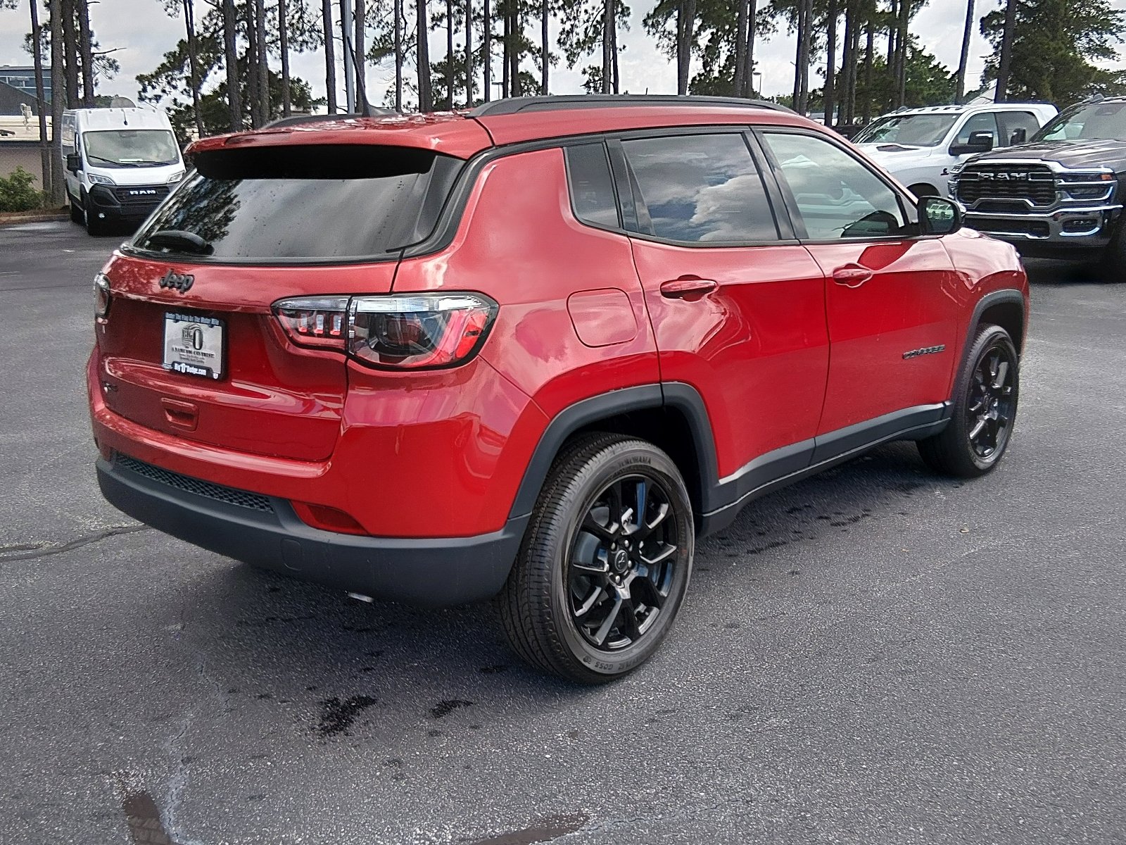New 2026 Red Hot Pearlcoat Jeep Latitude Altitude image 3