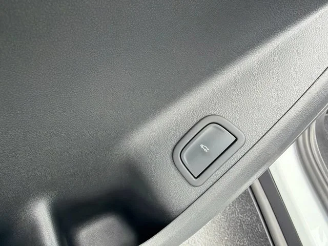 New 2027 Summit White Chevrolet LT image 27